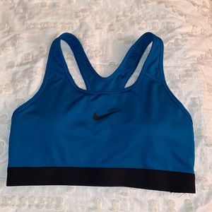 nike sports bra size medium